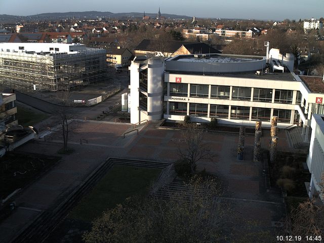 Foto der Webcam: Verwaltungsgebäude, Innenhof mit Audimax, Hörsaal-Gebäude 1