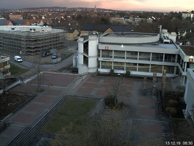 Foto der Webcam: Verwaltungsgebäude, Innenhof mit Audimax, Hörsaal-Gebäude 1