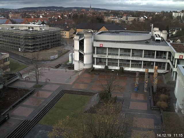 Foto der Webcam: Verwaltungsgebäude, Innenhof mit Audimax, Hörsaal-Gebäude 1