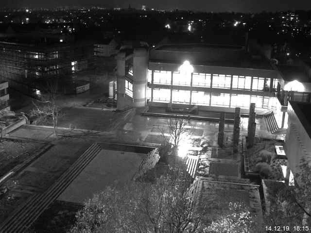 Foto der Webcam: Verwaltungsgebäude, Innenhof mit Audimax, Hörsaal-Gebäude 1