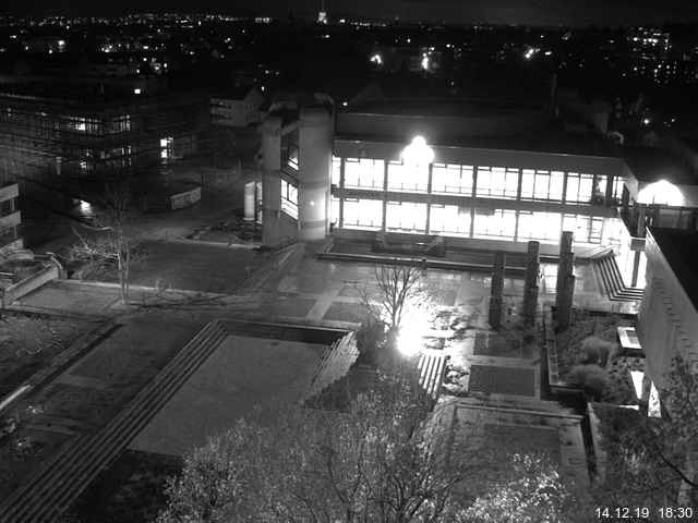 Foto der Webcam: Verwaltungsgebäude, Innenhof mit Audimax, Hörsaal-Gebäude 1