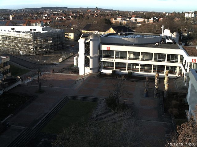 Foto der Webcam: Verwaltungsgebäude, Innenhof mit Audimax, Hörsaal-Gebäude 1