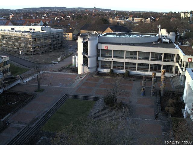 Foto der Webcam: Verwaltungsgebäude, Innenhof mit Audimax, Hörsaal-Gebäude 1