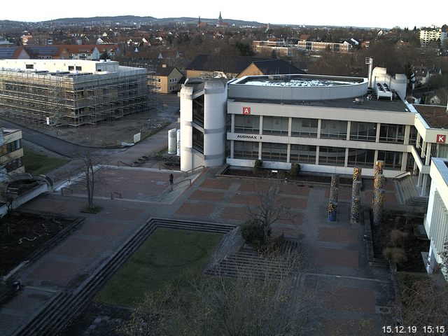 Foto der Webcam: Verwaltungsgebäude, Innenhof mit Audimax, Hörsaal-Gebäude 1