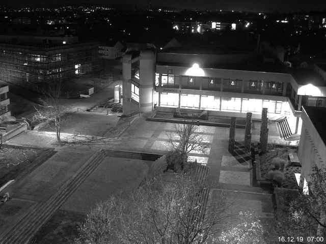 Foto der Webcam: Verwaltungsgebäude, Innenhof mit Audimax, Hörsaal-Gebäude 1