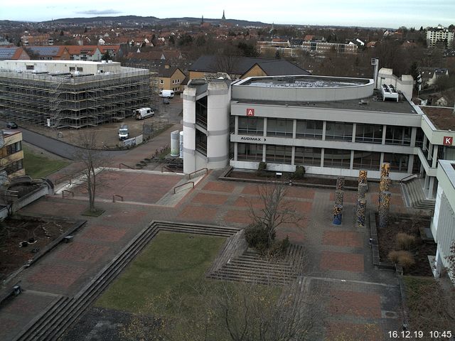 Foto der Webcam: Verwaltungsgebäude, Innenhof mit Audimax, Hörsaal-Gebäude 1