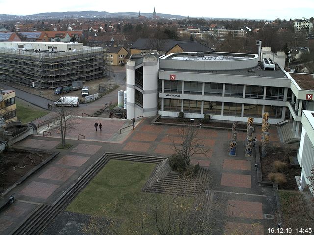 Foto der Webcam: Verwaltungsgebäude, Innenhof mit Audimax, Hörsaal-Gebäude 1