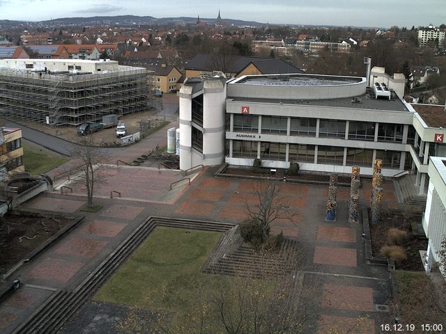 Foto der Webcam: Verwaltungsgebäude, Innenhof mit Audimax, Hörsaal-Gebäude 1