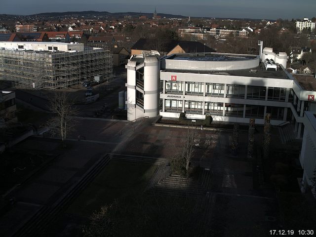 Foto der Webcam: Verwaltungsgebäude, Innenhof mit Audimax, Hörsaal-Gebäude 1