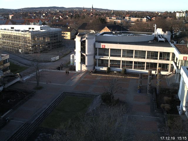 Foto der Webcam: Verwaltungsgebäude, Innenhof mit Audimax, Hörsaal-Gebäude 1