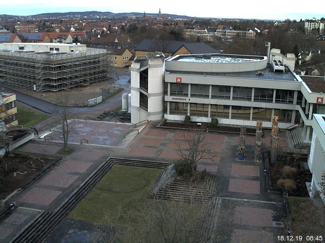 Foto der Webcam: Verwaltungsgebäude, Innenhof mit Audimax, Hörsaal-Gebäude 1