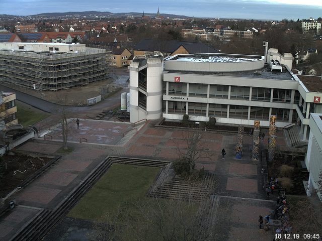 Foto der Webcam: Verwaltungsgebäude, Innenhof mit Audimax, Hörsaal-Gebäude 1