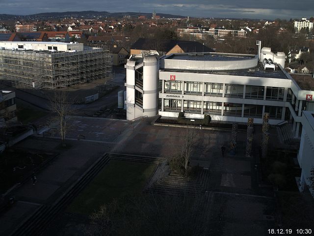 Foto der Webcam: Verwaltungsgebäude, Innenhof mit Audimax, Hörsaal-Gebäude 1