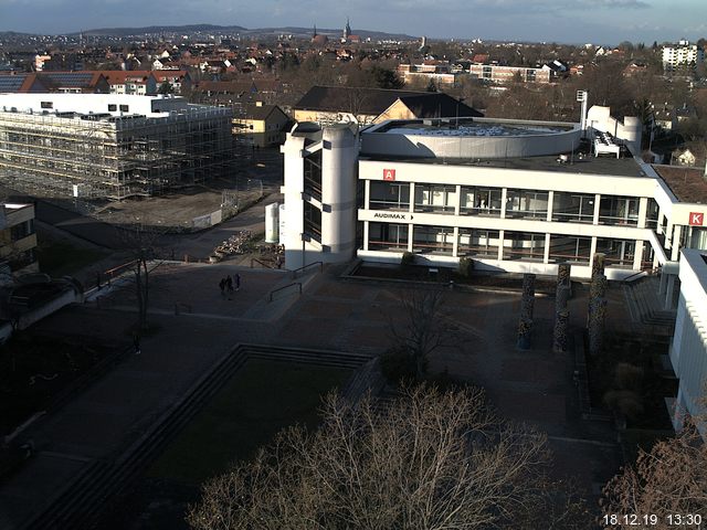 Foto der Webcam: Verwaltungsgebäude, Innenhof mit Audimax, Hörsaal-Gebäude 1