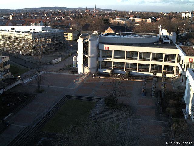 Foto der Webcam: Verwaltungsgebäude, Innenhof mit Audimax, Hörsaal-Gebäude 1