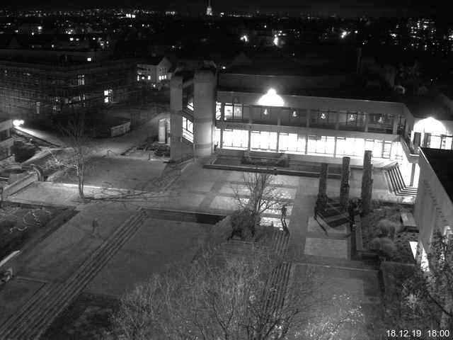 Foto der Webcam: Verwaltungsgebäude, Innenhof mit Audimax, Hörsaal-Gebäude 1