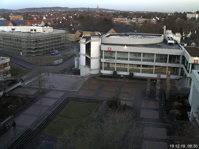 Foto der Webcam: Verwaltungsgebäude, Innenhof mit Audimax, Hörsaal-Gebäude 1