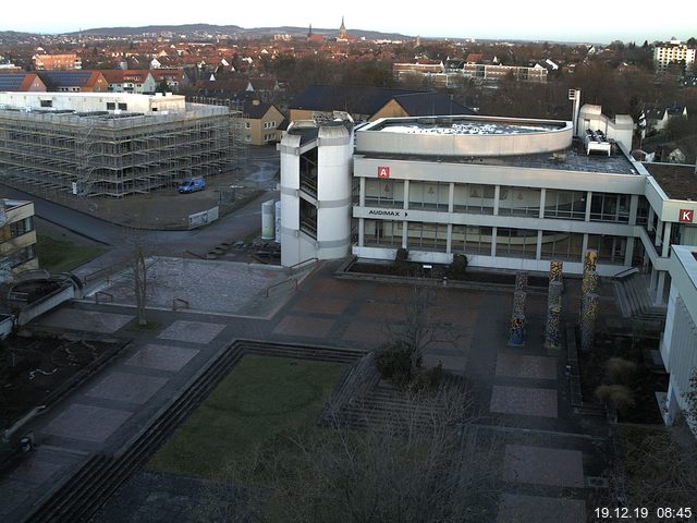 Foto der Webcam: Verwaltungsgebäude, Innenhof mit Audimax, Hörsaal-Gebäude 1