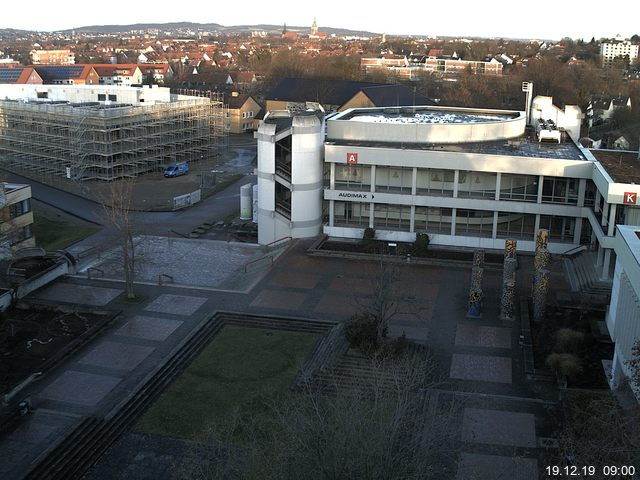 Foto der Webcam: Verwaltungsgebäude, Innenhof mit Audimax, Hörsaal-Gebäude 1