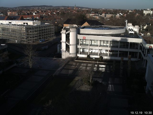 Foto der Webcam: Verwaltungsgebäude, Innenhof mit Audimax, Hörsaal-Gebäude 1