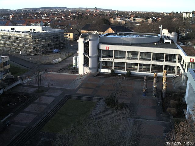 Foto der Webcam: Verwaltungsgebäude, Innenhof mit Audimax, Hörsaal-Gebäude 1