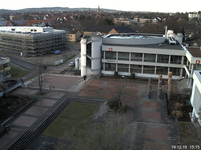 Foto der Webcam: Verwaltungsgebäude, Innenhof mit Audimax, Hörsaal-Gebäude 1