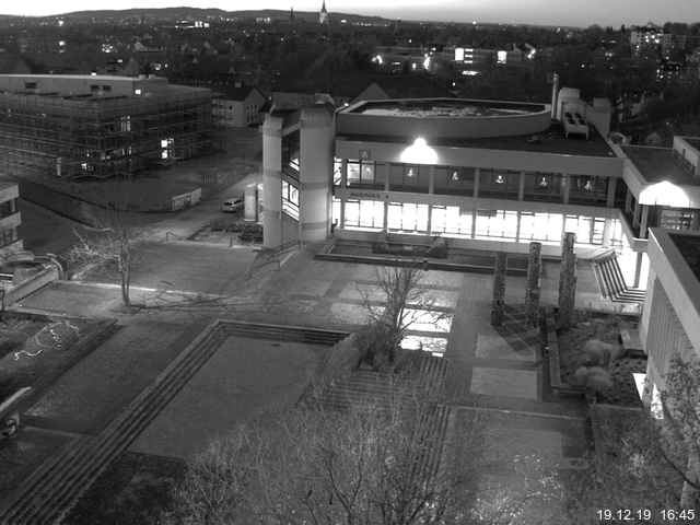 Foto der Webcam: Verwaltungsgebäude, Innenhof mit Audimax, Hörsaal-Gebäude 1