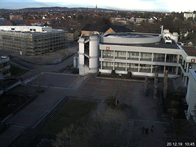 Foto der Webcam: Verwaltungsgebäude, Innenhof mit Audimax, Hörsaal-Gebäude 1