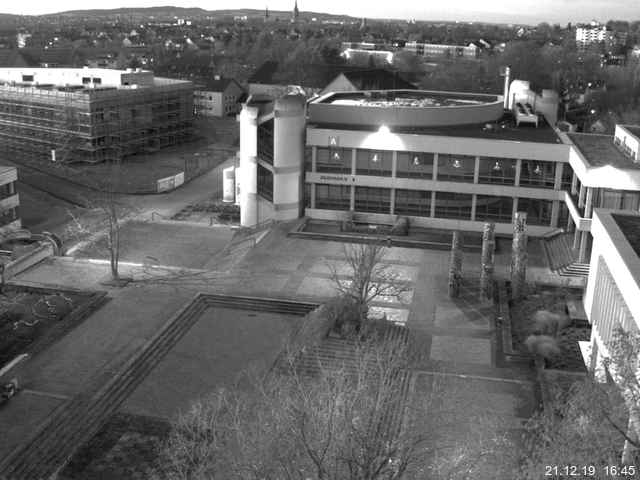 Foto der Webcam: Verwaltungsgebäude, Innenhof mit Audimax, Hörsaal-Gebäude 1