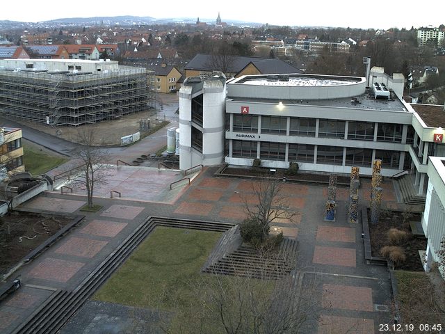 Foto der Webcam: Verwaltungsgebäude, Innenhof mit Audimax, Hörsaal-Gebäude 1