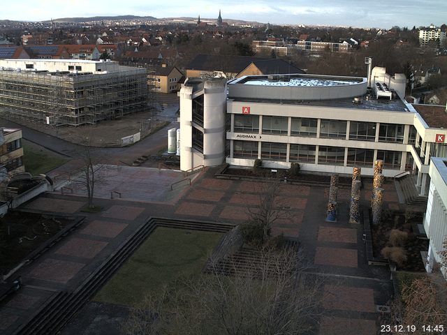 Foto der Webcam: Verwaltungsgebäude, Innenhof mit Audimax, Hörsaal-Gebäude 1