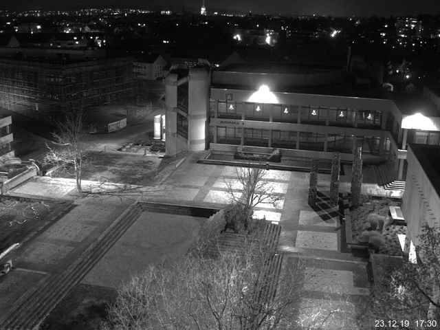 Foto der Webcam: Verwaltungsgebäude, Innenhof mit Audimax, Hörsaal-Gebäude 1