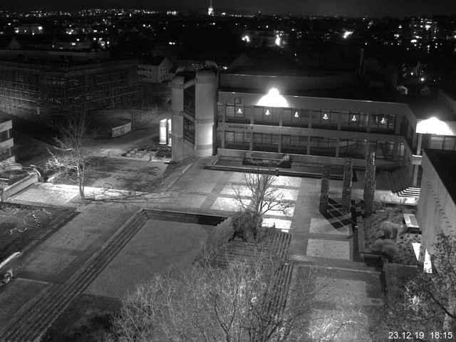 Foto der Webcam: Verwaltungsgebäude, Innenhof mit Audimax, Hörsaal-Gebäude 1