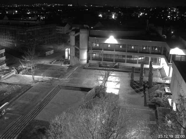 Foto der Webcam: Verwaltungsgebäude, Innenhof mit Audimax, Hörsaal-Gebäude 1