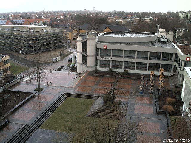 Foto der Webcam: Verwaltungsgebäude, Innenhof mit Audimax, Hörsaal-Gebäude 1