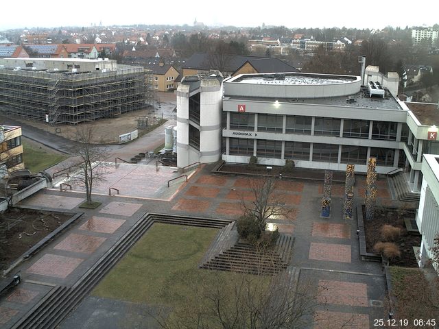 Foto der Webcam: Verwaltungsgebäude, Innenhof mit Audimax, Hörsaal-Gebäude 1