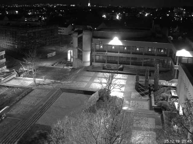 Foto der Webcam: Verwaltungsgebäude, Innenhof mit Audimax, Hörsaal-Gebäude 1