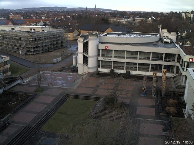 Foto der Webcam: Verwaltungsgebäude, Innenhof mit Audimax, Hörsaal-Gebäude 1