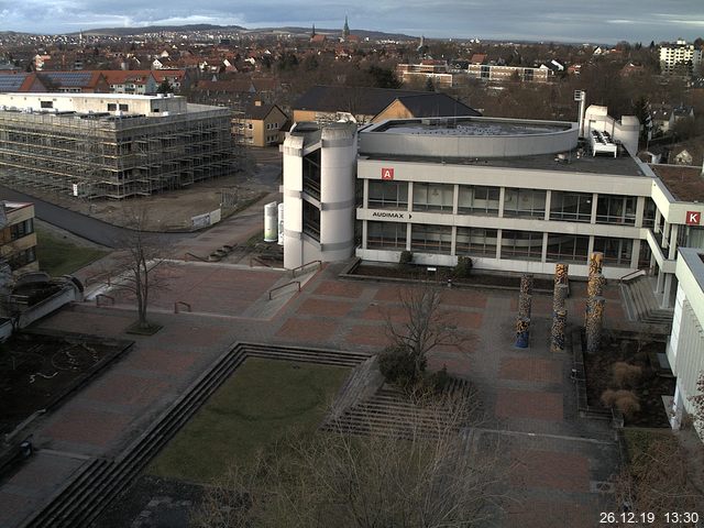 Foto der Webcam: Verwaltungsgebäude, Innenhof mit Audimax, Hörsaal-Gebäude 1