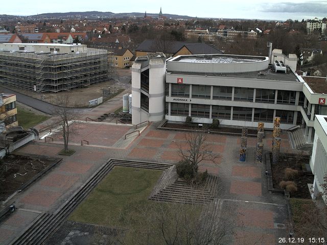 Foto der Webcam: Verwaltungsgebäude, Innenhof mit Audimax, Hörsaal-Gebäude 1