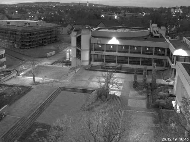 Foto der Webcam: Verwaltungsgebäude, Innenhof mit Audimax, Hörsaal-Gebäude 1