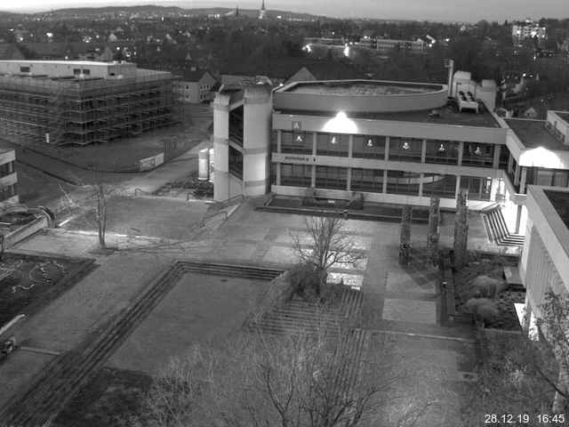 Foto der Webcam: Verwaltungsgebäude, Innenhof mit Audimax, Hörsaal-Gebäude 1