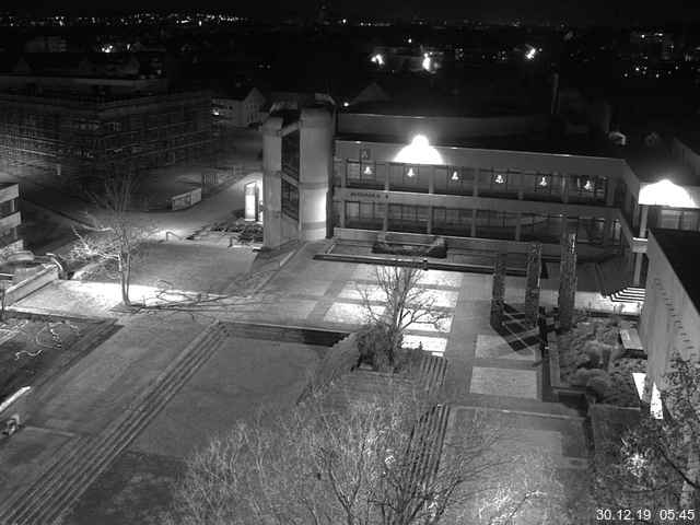 Foto der Webcam: Verwaltungsgebäude, Innenhof mit Audimax, Hörsaal-Gebäude 1