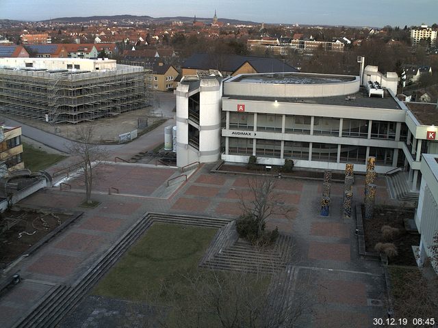 Foto der Webcam: Verwaltungsgebäude, Innenhof mit Audimax, Hörsaal-Gebäude 1