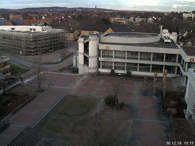 Foto der Webcam: Verwaltungsgebäude, Innenhof mit Audimax, Hörsaal-Gebäude 1