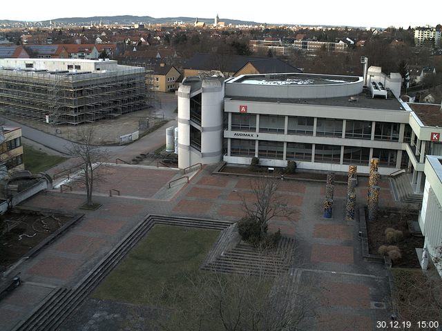 Foto der Webcam: Verwaltungsgebäude, Innenhof mit Audimax, Hörsaal-Gebäude 1