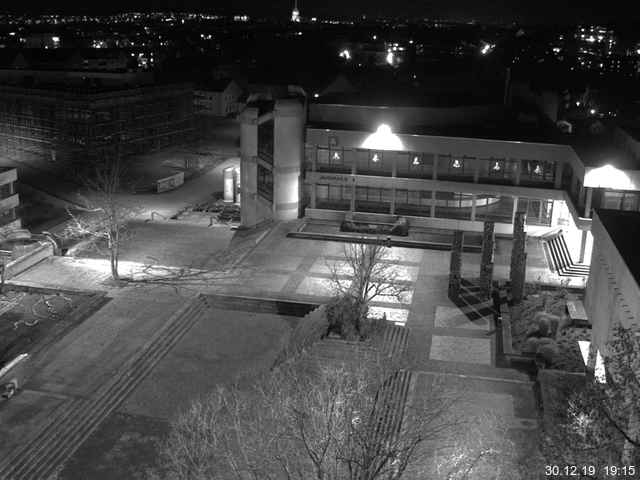 Foto der Webcam: Verwaltungsgebäude, Innenhof mit Audimax, Hörsaal-Gebäude 1