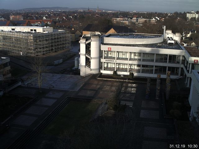 Foto der Webcam: Verwaltungsgebäude, Innenhof mit Audimax, Hörsaal-Gebäude 1