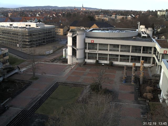 Foto der Webcam: Verwaltungsgebäude, Innenhof mit Audimax, Hörsaal-Gebäude 1