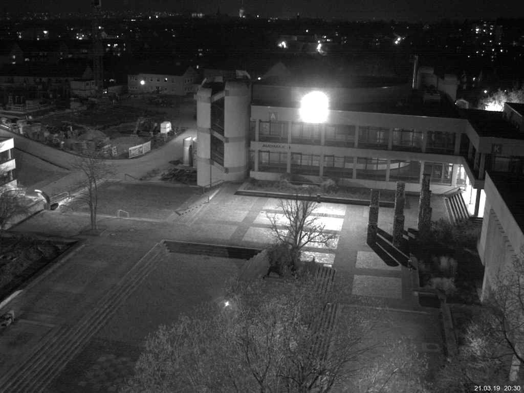 Foto der Webcam: Verwaltungsgebäude, Innenhof mit Audimax, Hörsaal-Gebäude 1